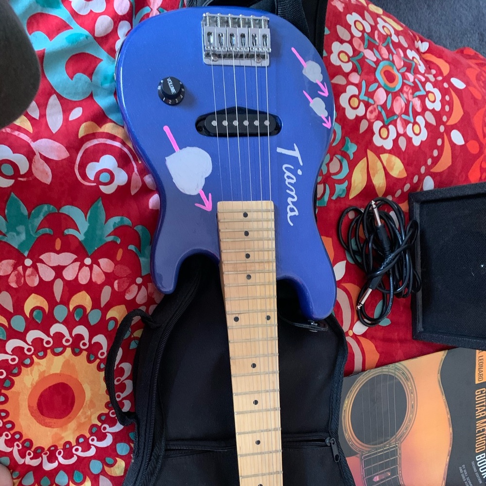 Electric guitar YOU CAN ALSO PAINT OFF THE NAME